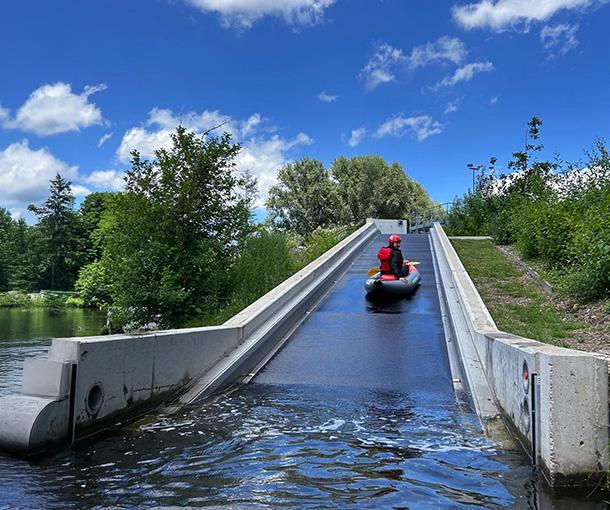 Base Natur'O : le tapis de remontée FUNBELT® en eaux vives