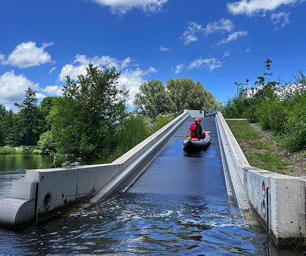 Base Natur'O : le tapis de remontée FUNBELT® en eaux vives